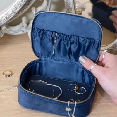 ‘Daisy Coo’ Highland Cow Accessory Case